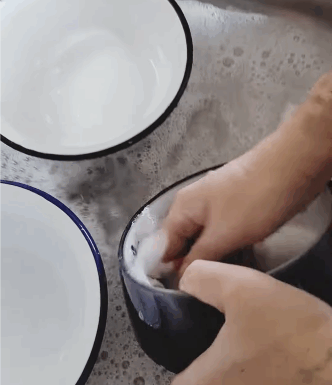 Täglich Hundenäpfe reinigen