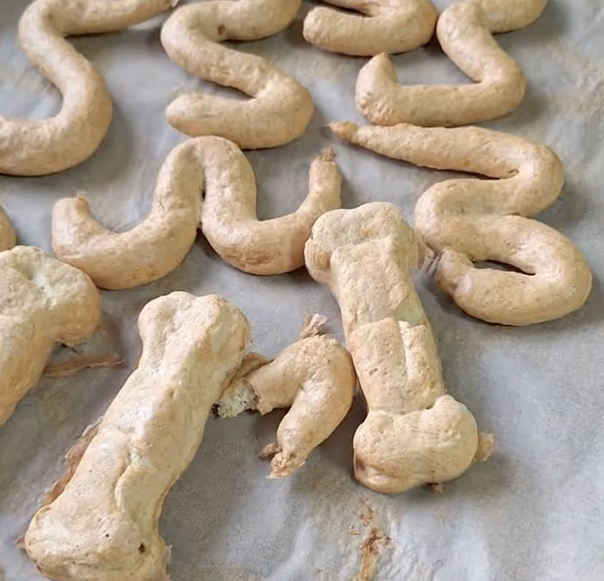 Hundekekse aus dem Spritzbeutel oder Backmatte